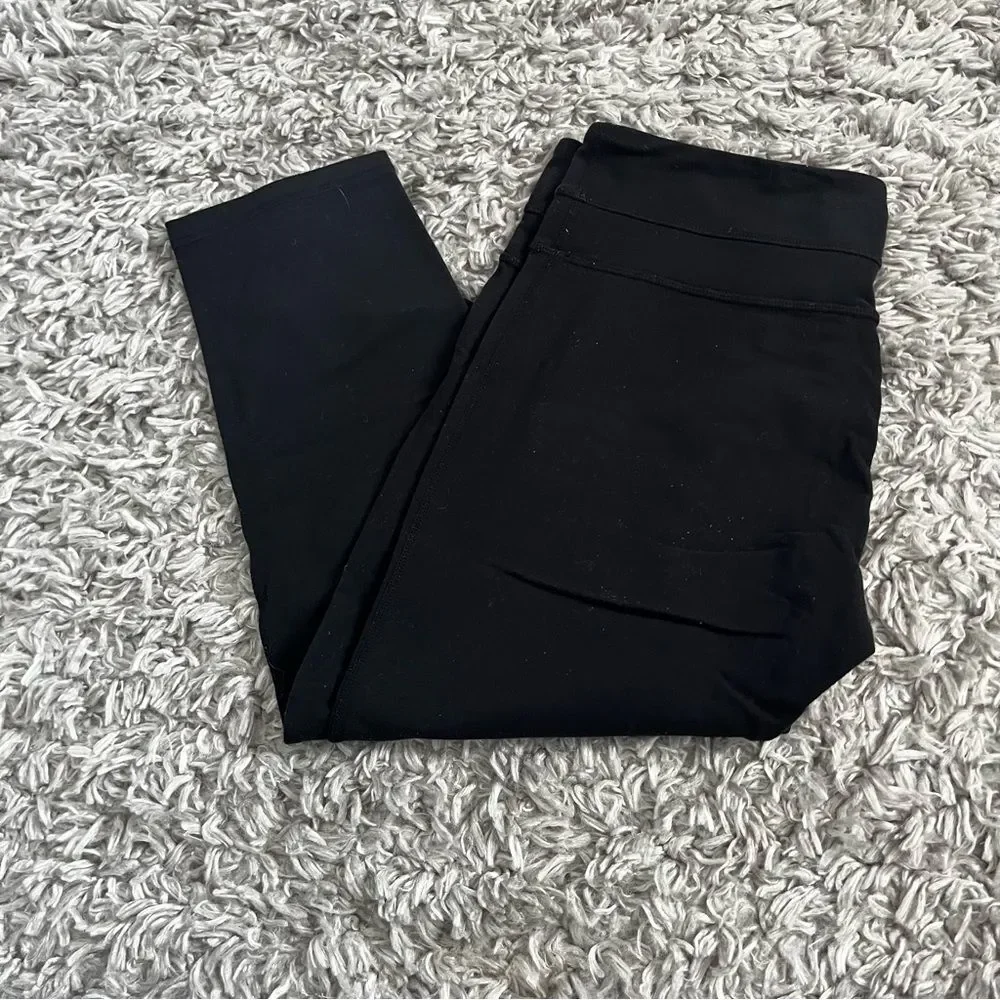 Lululemon black 21” leggings size 10